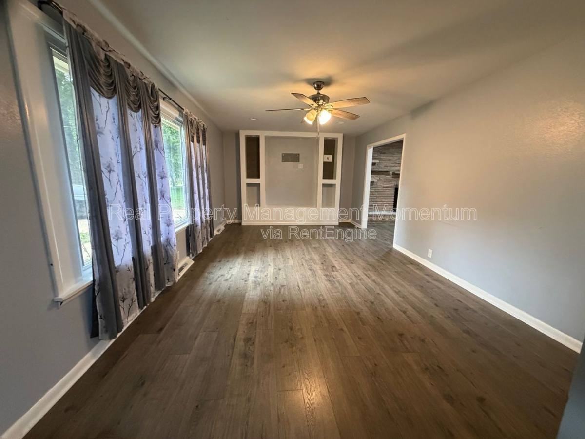 1105 13th St - Photo 2 of 10