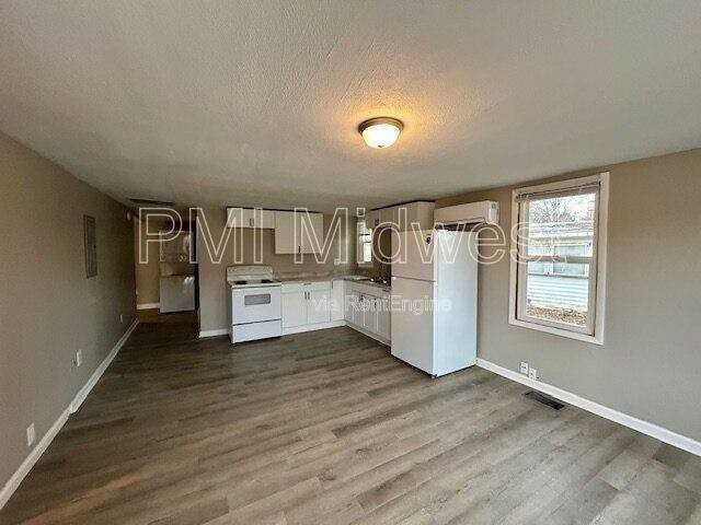 1408 Holland St #A - Photo 2 of 10