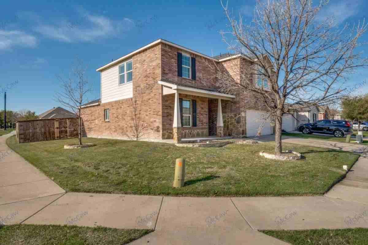 1516 Abby Creek Dr - Photo 3 of 10