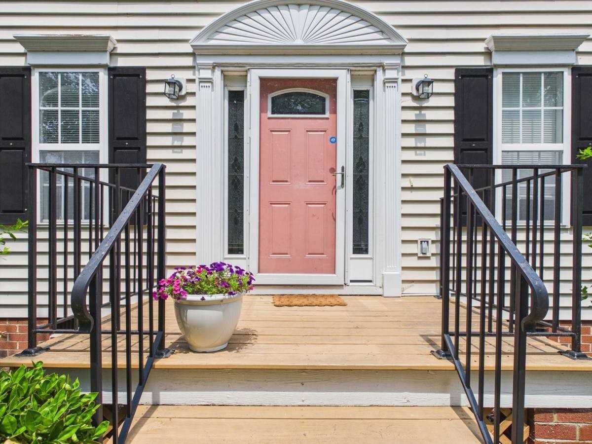 6922 Dartmouth Ave - Photo 2 of 9