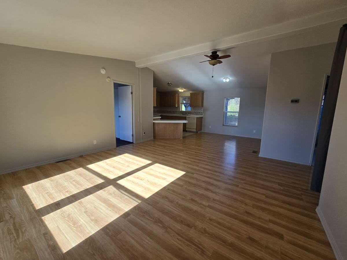 2032 Ne Klamath Ave - Photo 3 of 10