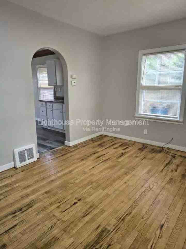 3041 Lemuel St - Photo 2 of 10