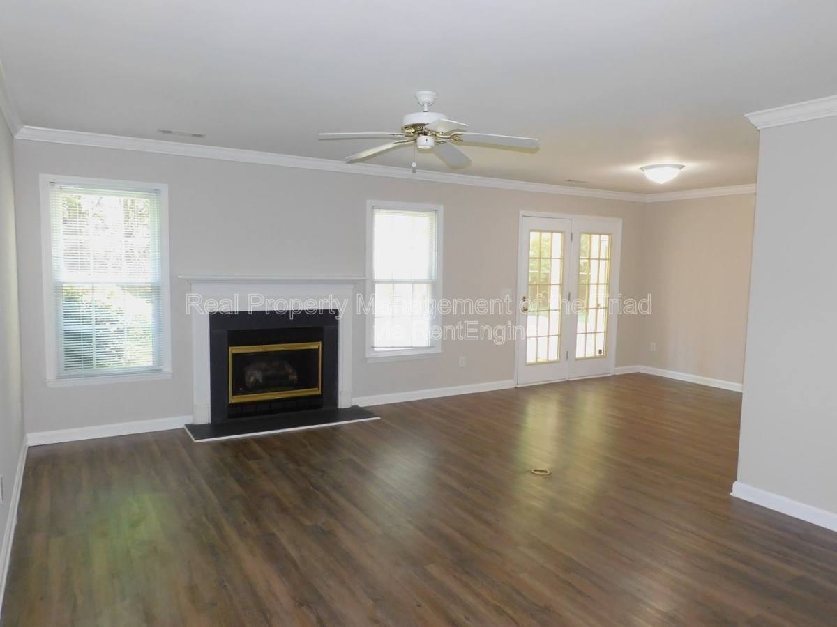 5609 Wellsley Dr W - Photo 2 of 10
