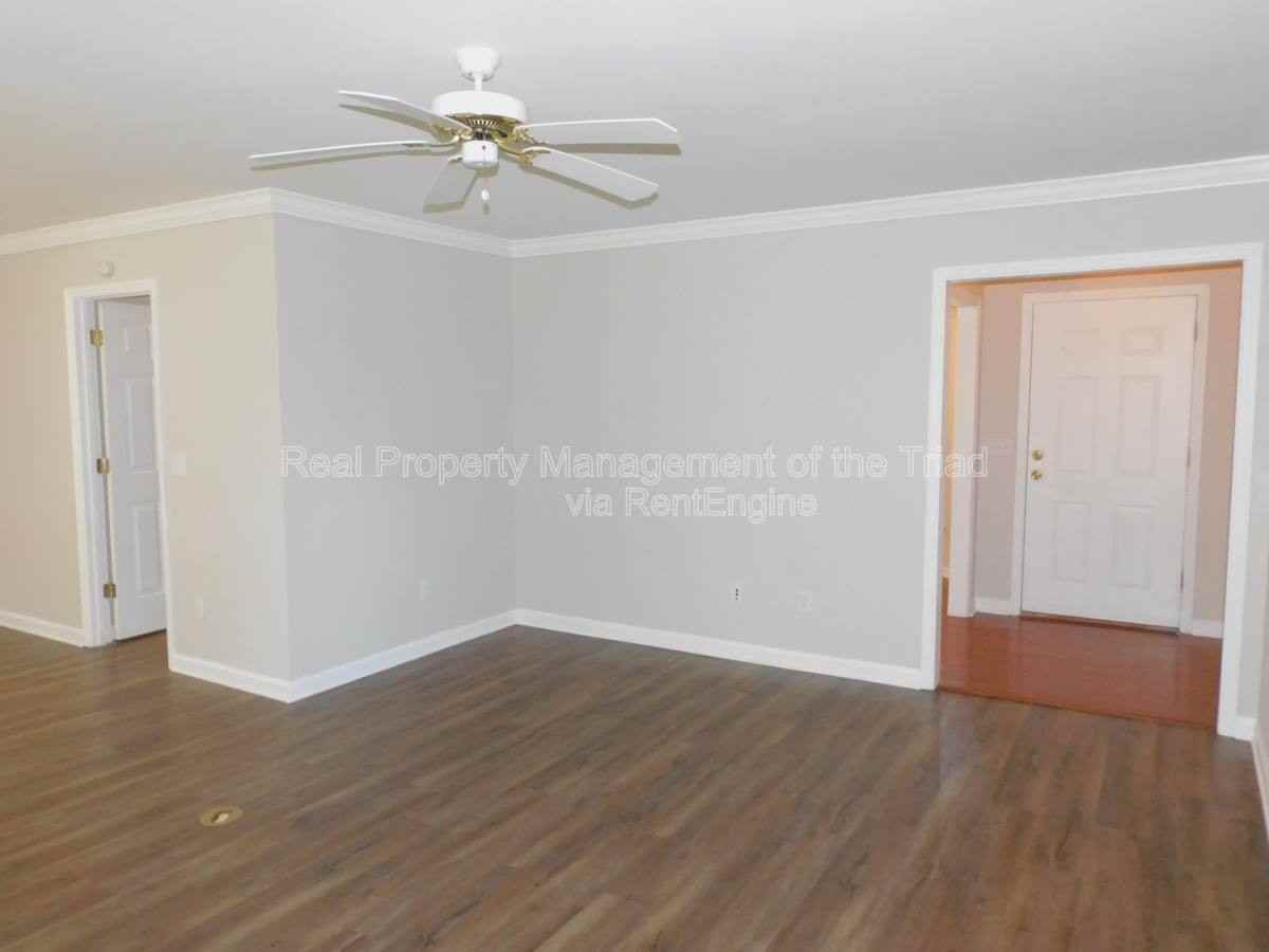 5609 Wellsley Dr W - Photo 3 of 10