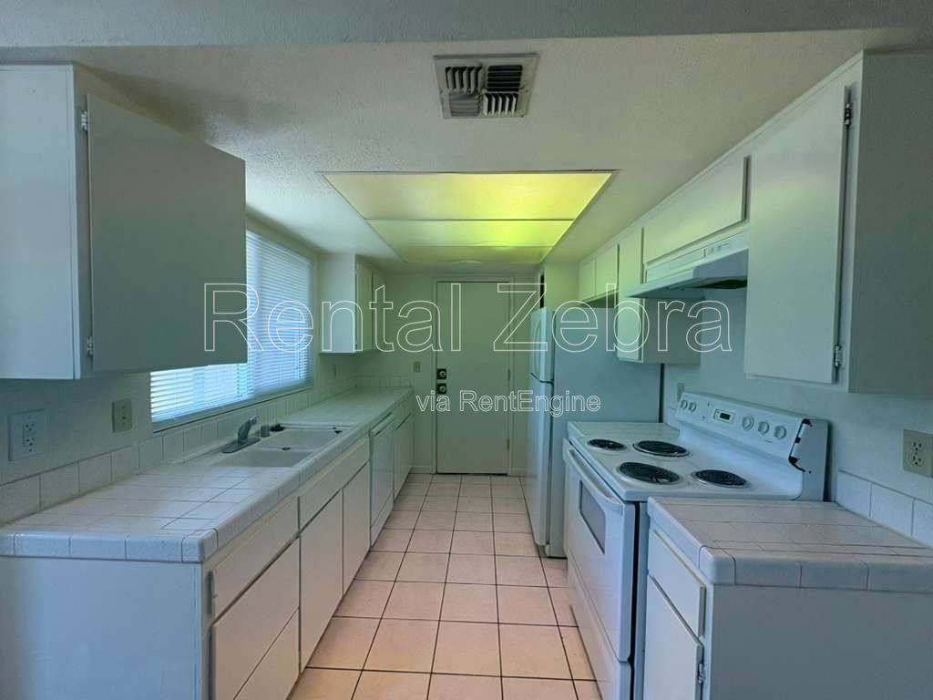 1407 Madison Ct - Photo 3 of 10