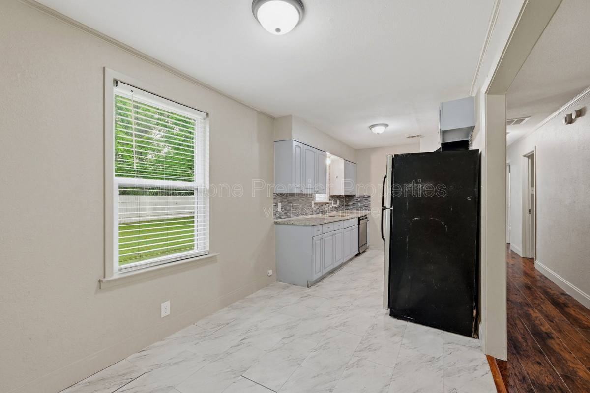 102 Bryant St - Photo 7 of 9