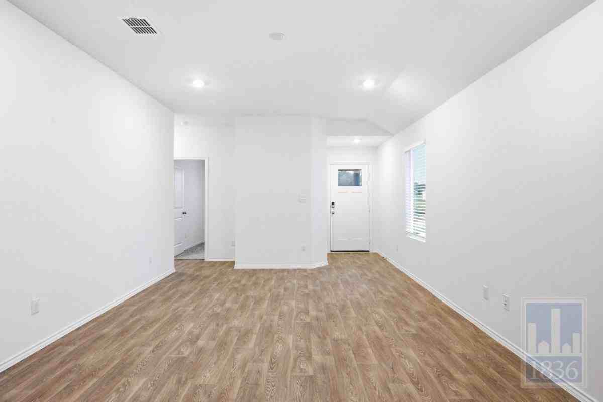 306 Constanza Trl - Photo 2 of 10