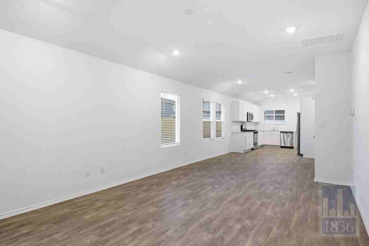 306 Constanza Trl - Photo 3 of 10