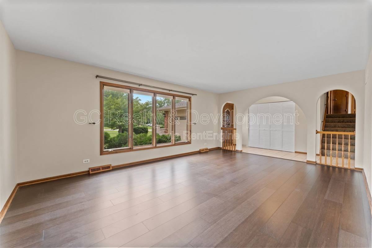 27W181 Jewell Rd - Photo 2 of 10