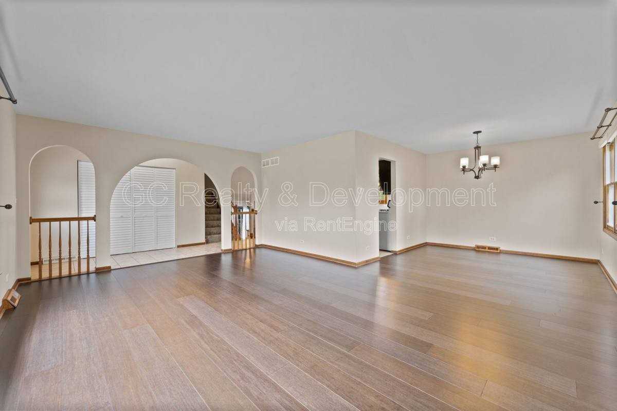 27W181 Jewell Rd - Photo 3 of 10