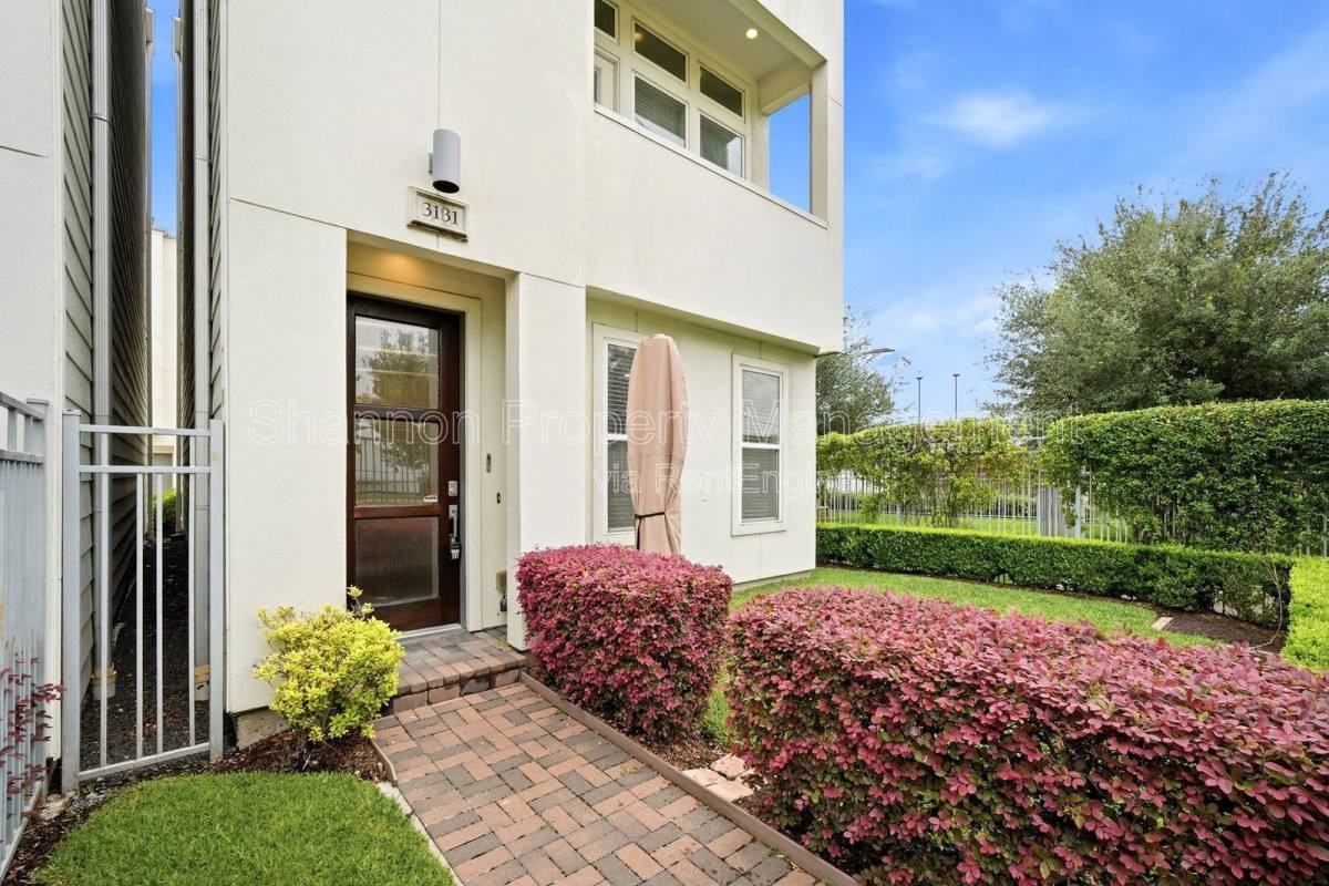 3131 Leeland St - Photo 3 of 10