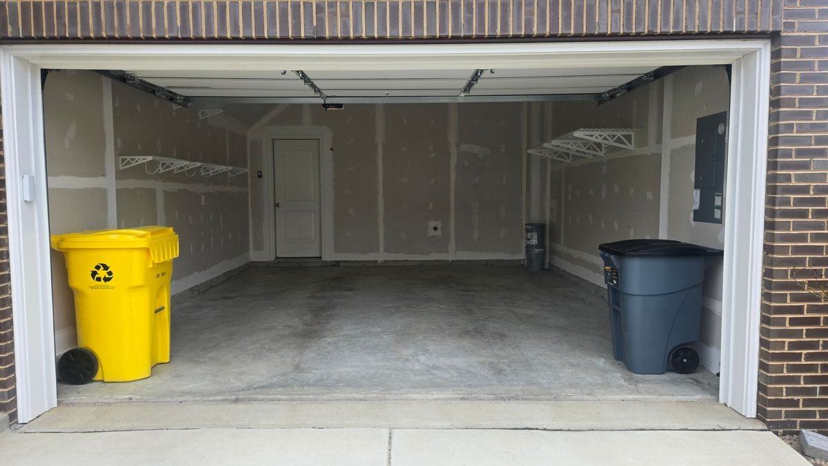1605 Aster Ln - Photo 3 of 24