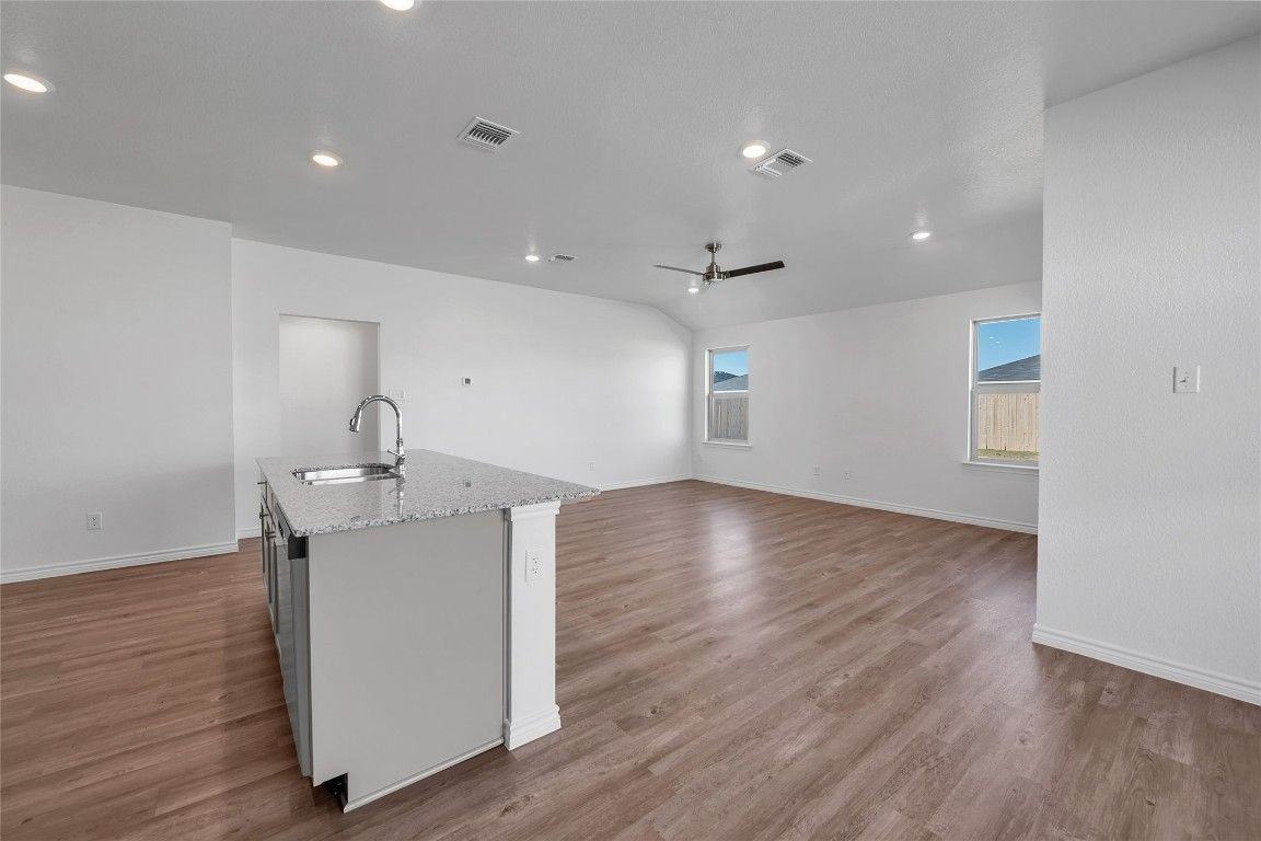 121 Maybelline Rd - Photo 5 of 15