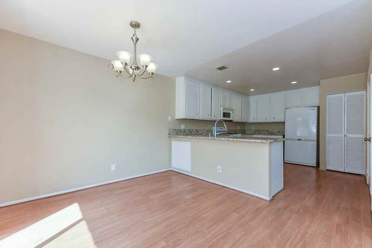 28 Exeter - Photo 2 of 20