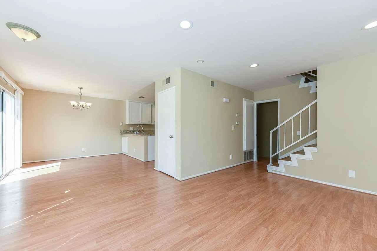 28 Exeter - Photo 3 of 20