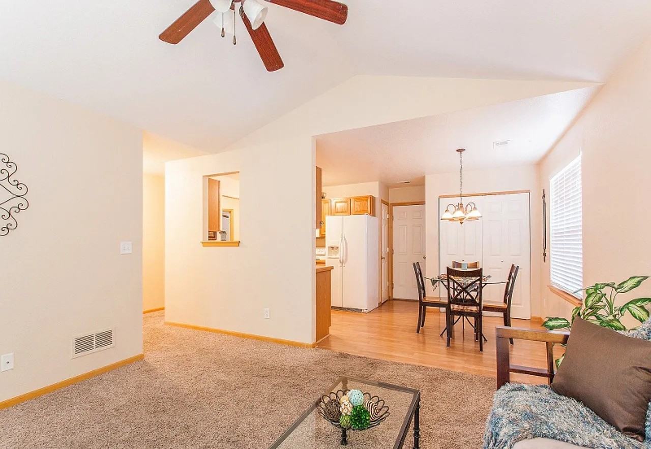 732 Glenloch Dr - Photo 3 of 16
