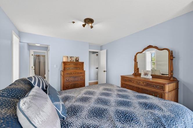 273 Cambridge Rd - Photo 2 of 16