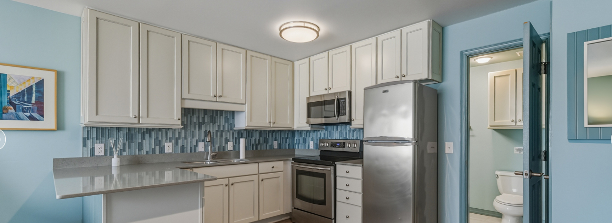 304 28th St #105 - Photo 2 of 8