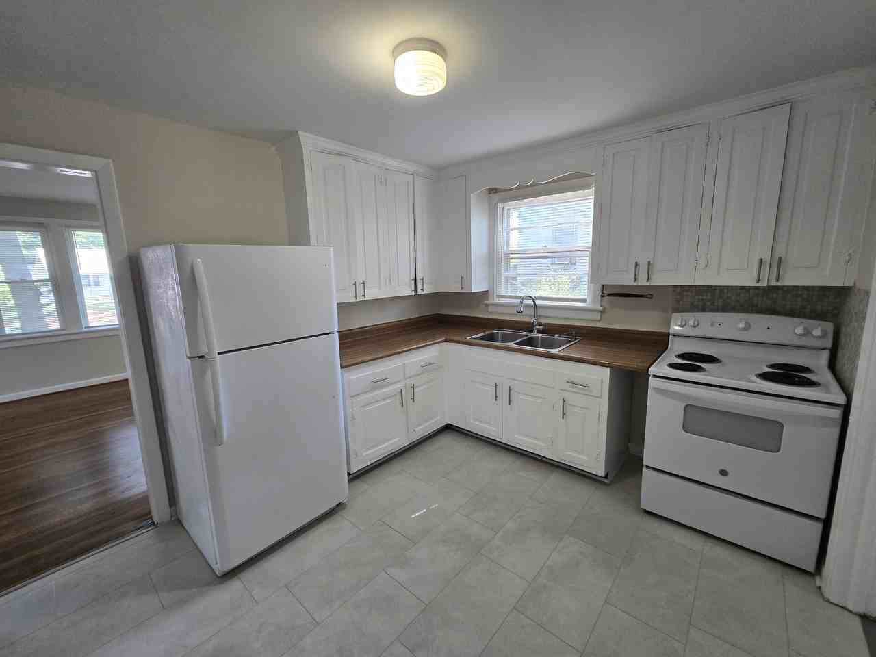 2305 Golden Rd - Photo 3 of 10