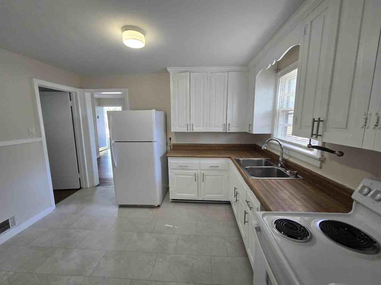 2305 Golden Rd - Photo 4 of 10