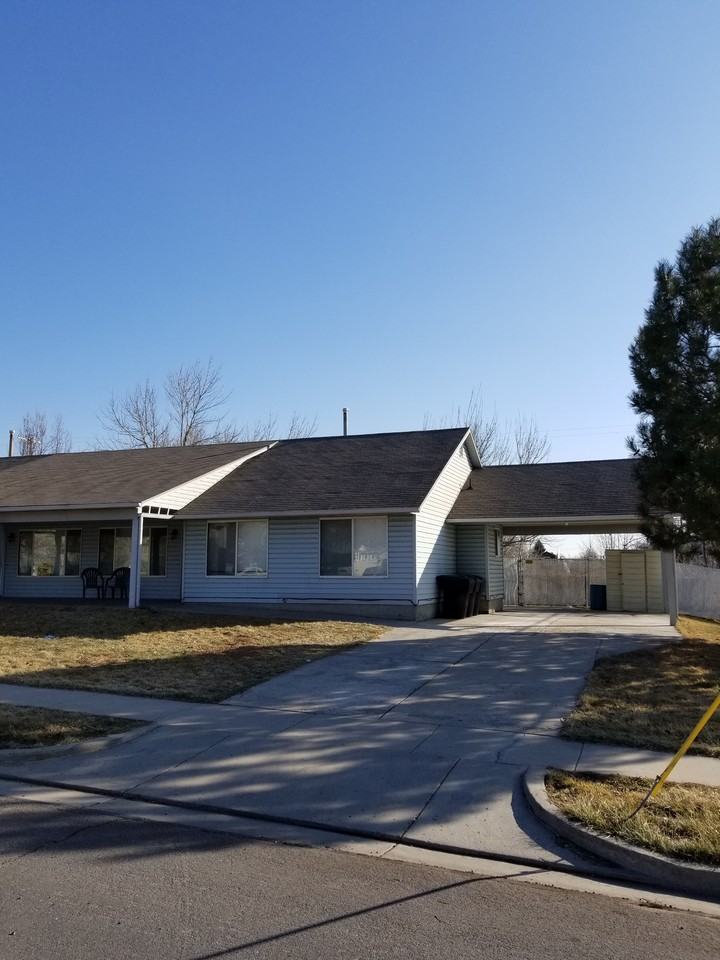 372 Es - Photo 2 of 12