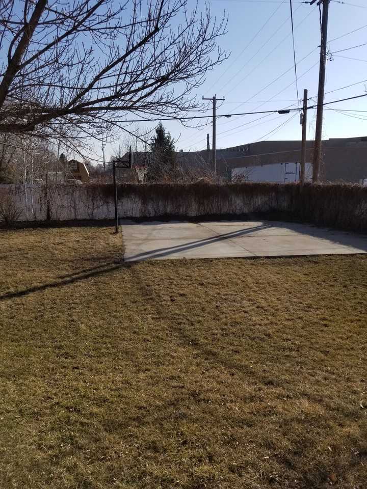 372 Es - Photo 3 of 12