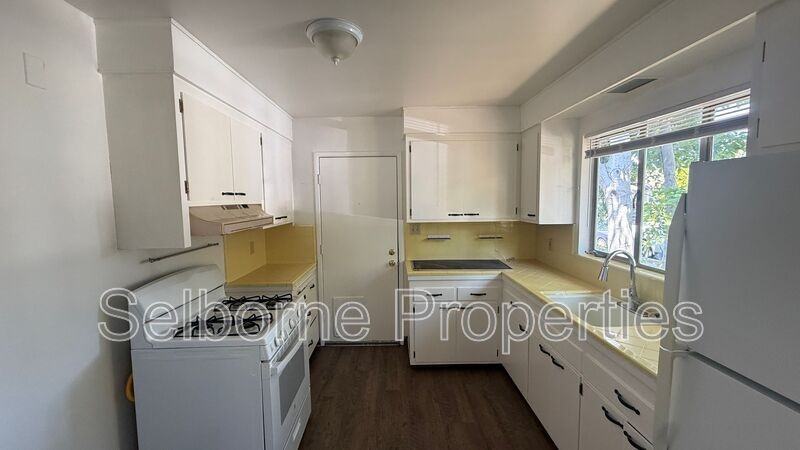 527 Callan Ave #1 - Photo 7 of 8