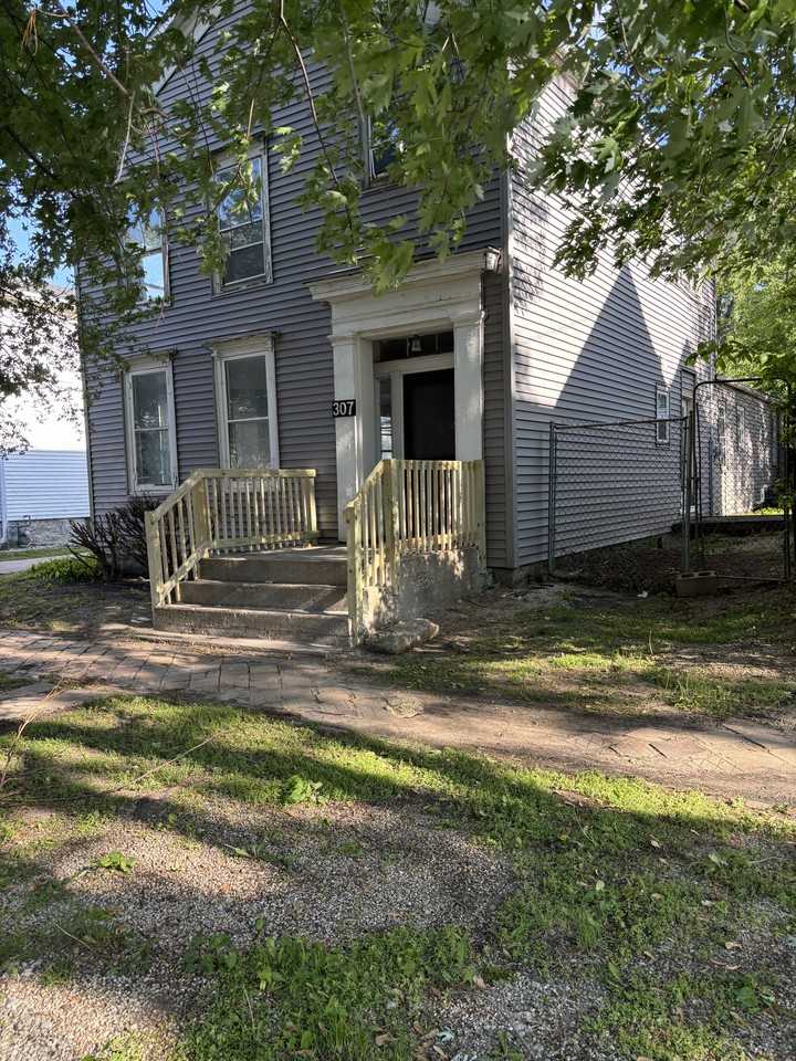 307 E Superior St #NA - Photo 2 of 23