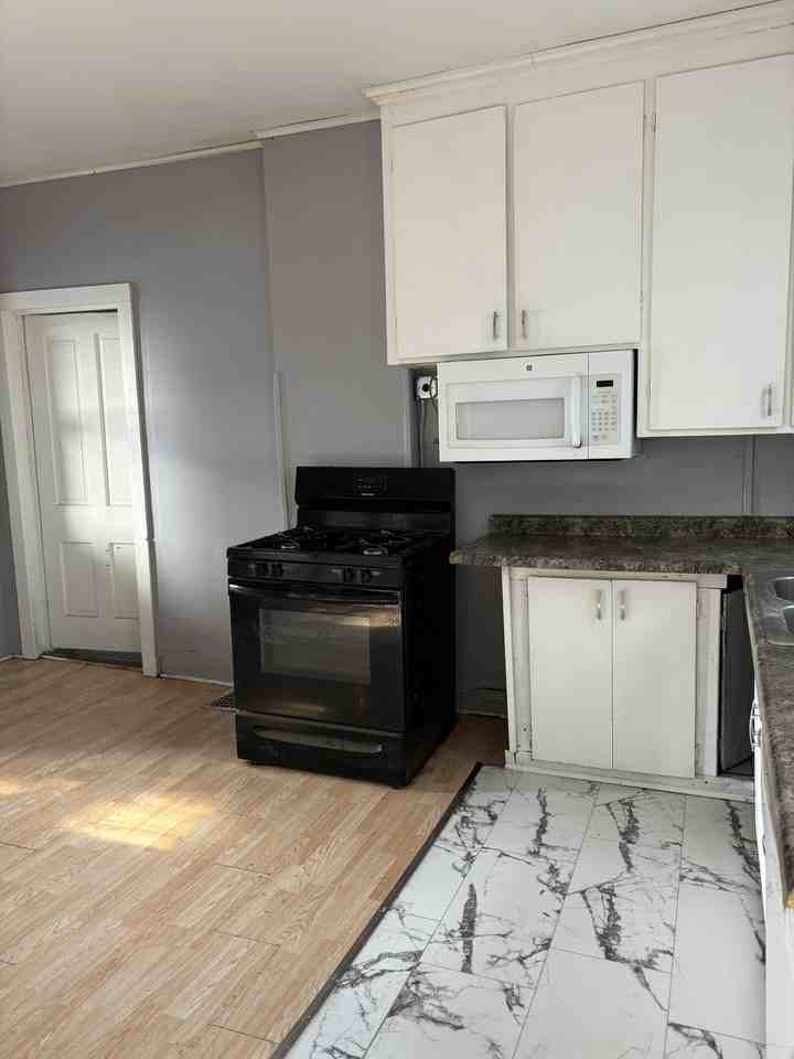 307 E Superior St #NA - Photo 6 of 23