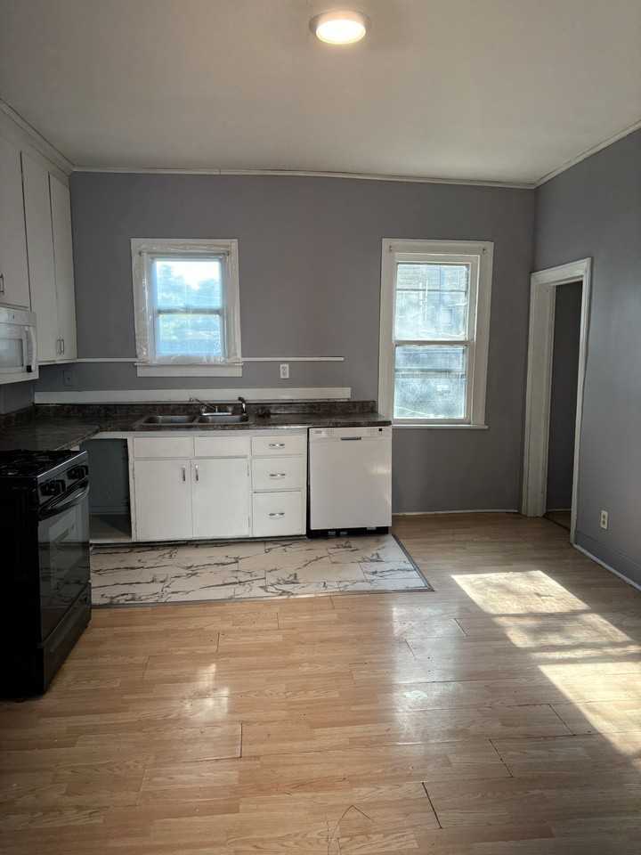 307 E Superior St #NA - Photo 7 of 23
