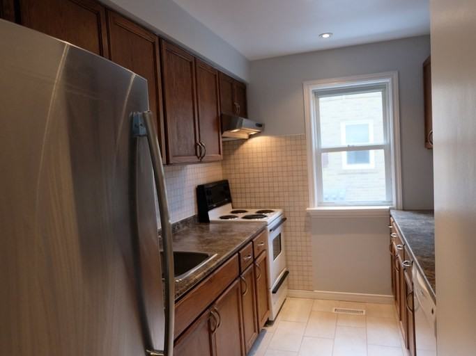 46 Edinborough Crt - Photo 6 of 12