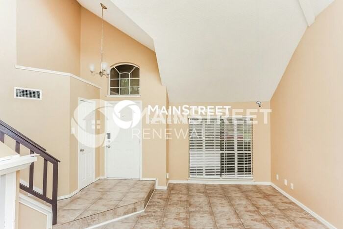 2425 Bennington Dr - Photo 4 of 17