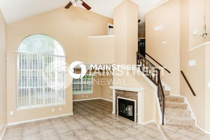2425 Bennington Dr - Photo 5 of 17