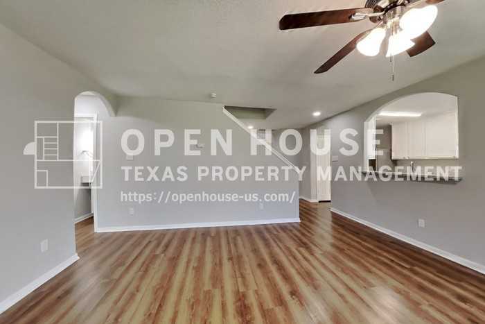 5803 Village Grove Dr - Photo 5 of 23
