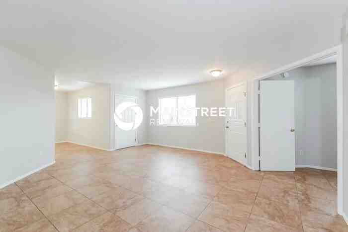 1483 W Flannery Pl - Photo 4 of 16