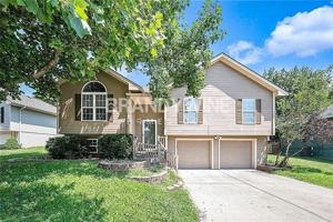featured image of 19505 Paradise Cir