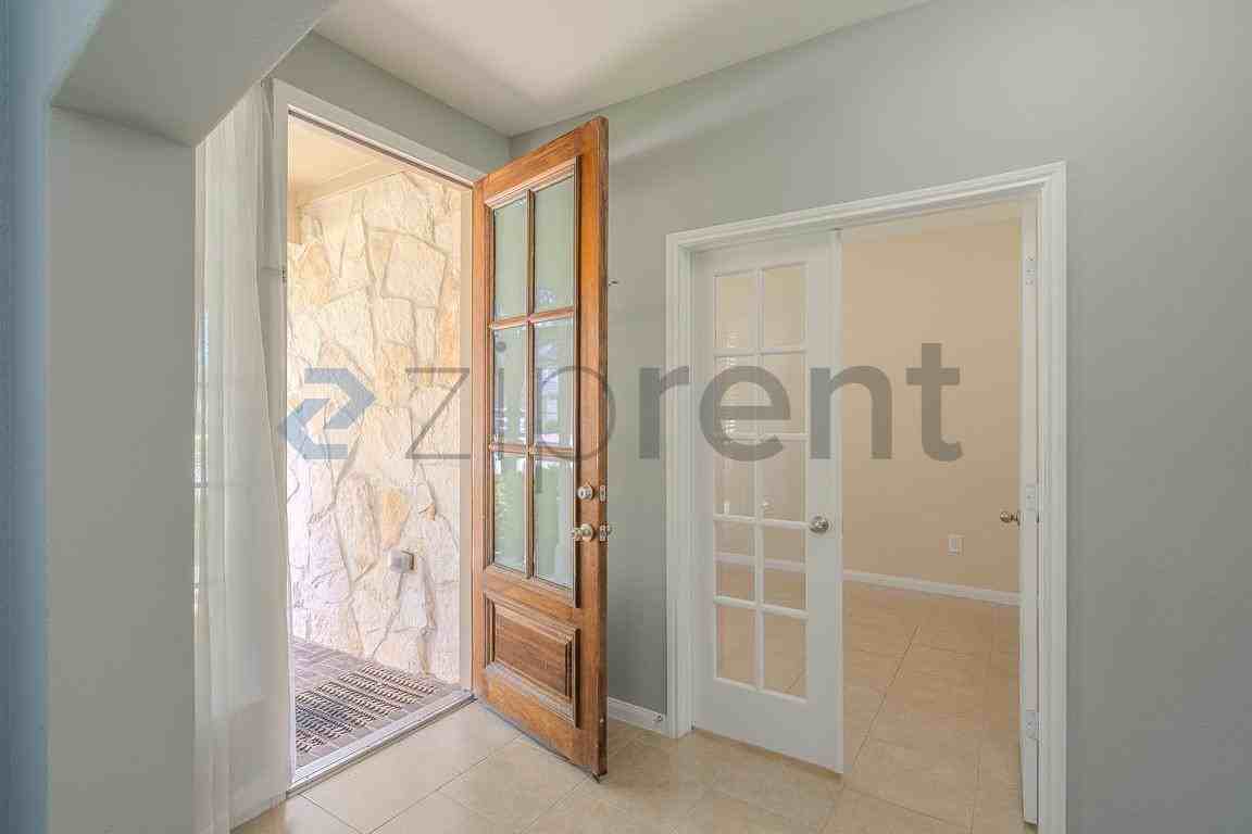 15311 Dundas Dr - Photo 5 of 42