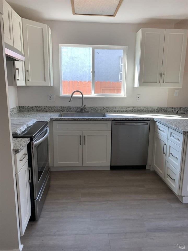 287 Camellia St - Photo 4 of 9
