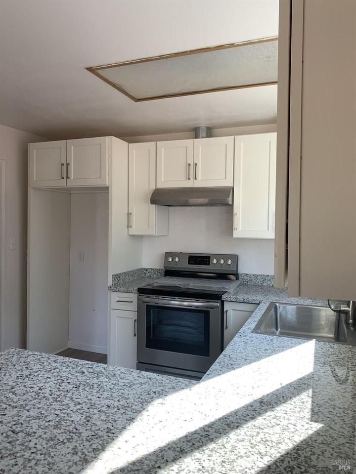 287 Camellia St - Photo 5 of 9