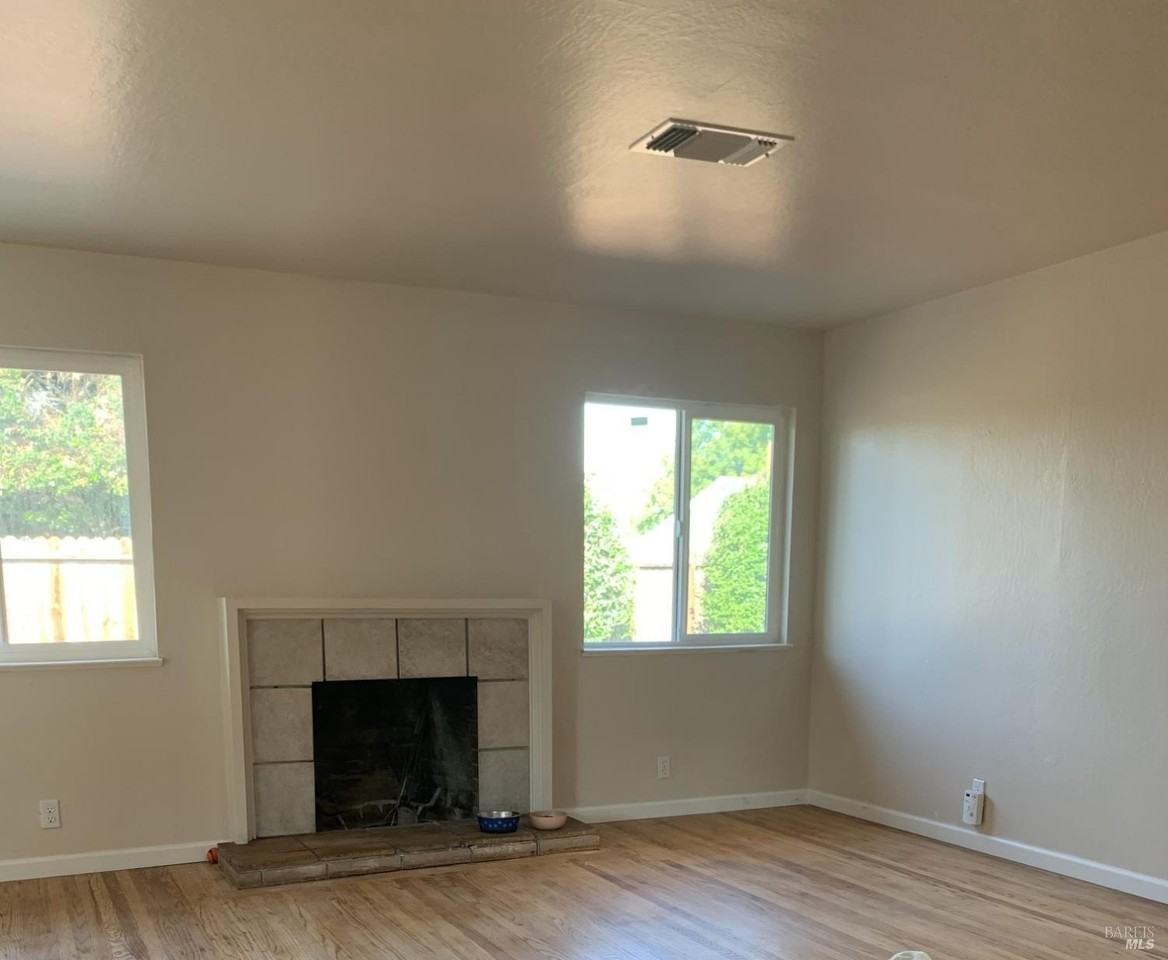 287 Camellia St - Photo 7 of 9