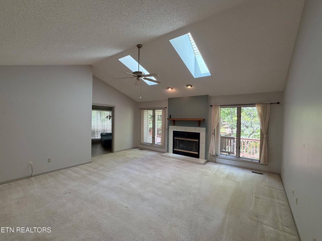 106 Fairhaven Dr - Photo 2 of 22