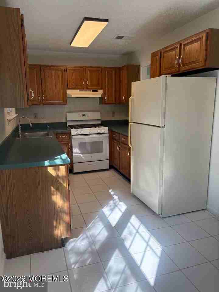 2 Elm Ct - Photo 3 of 26