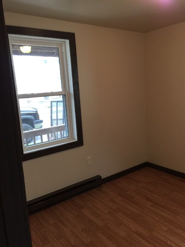 128 W Water St - Photo 4 of 11