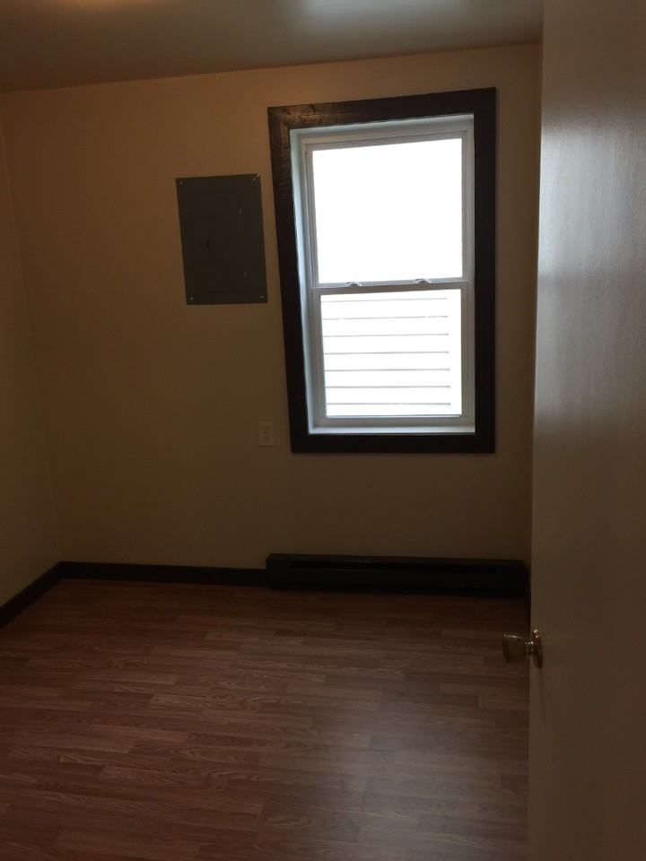 128 W Water St - Photo 7 of 11