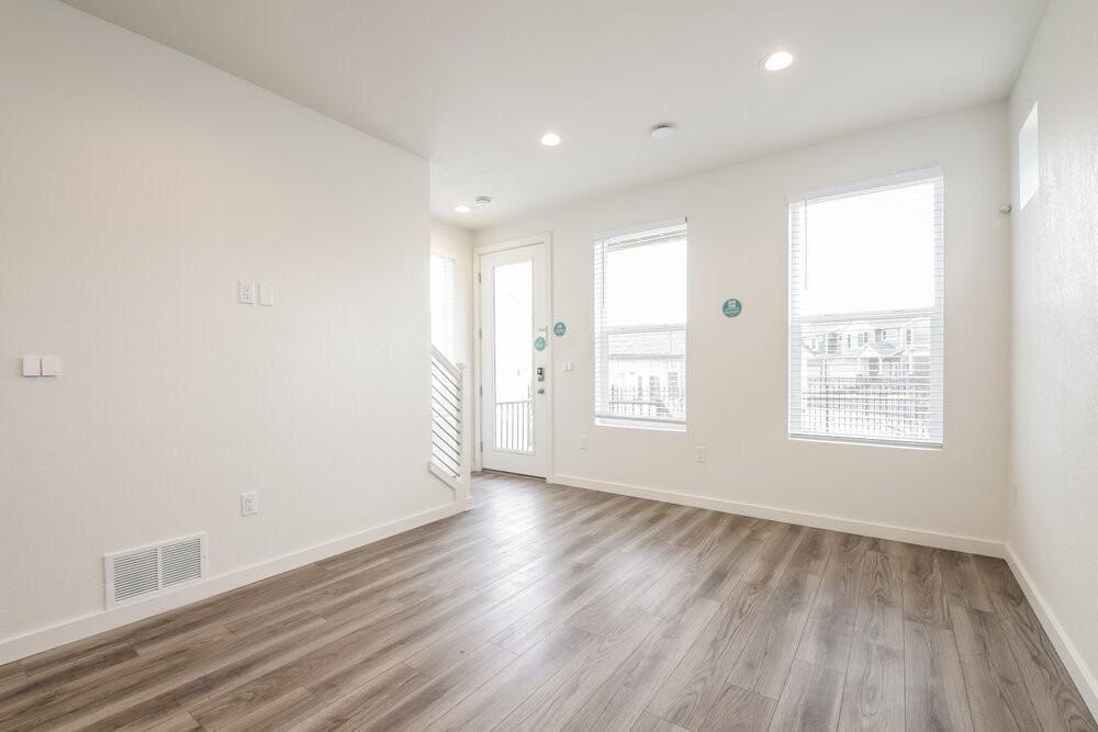 18608 E 47th Pl - Photo 5 of 17