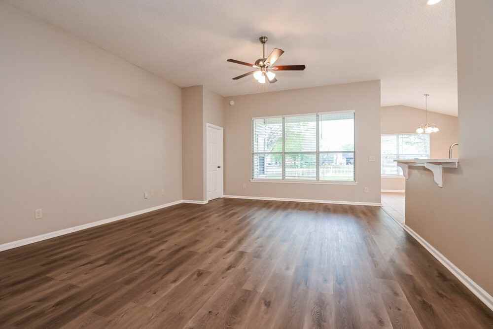 245 N Lake Cunningham Ave - Photo 5 of 16