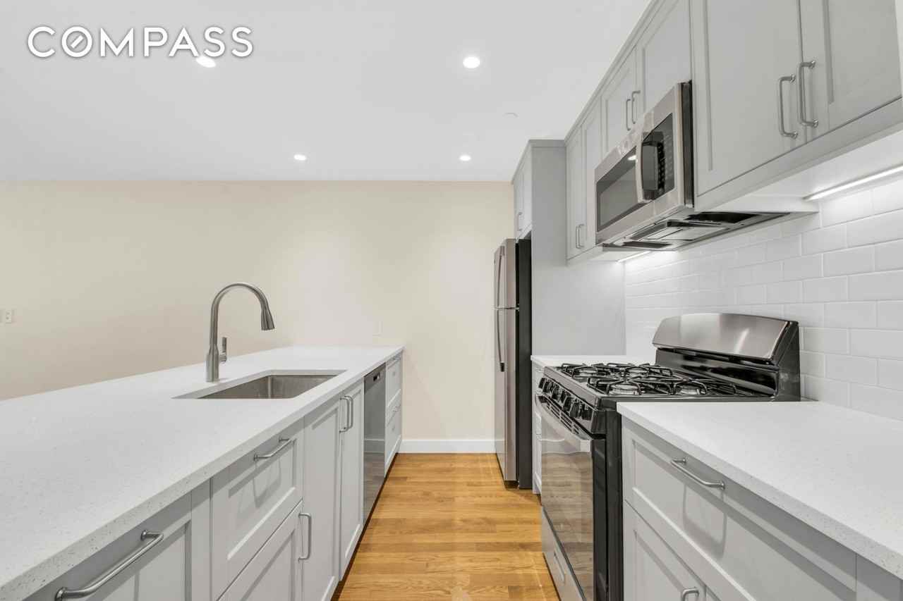 466 Henry St #1 - Photo 3 of 10