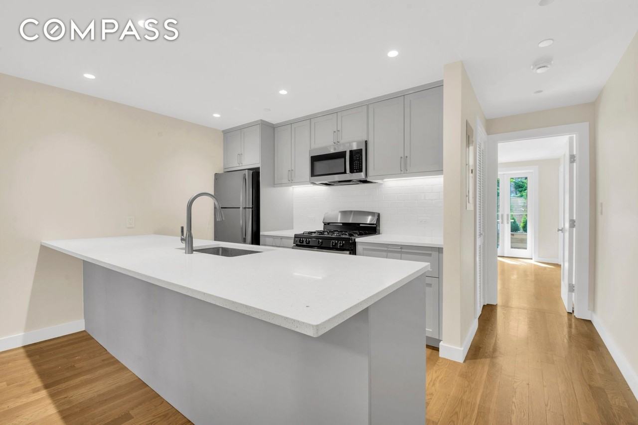 466 Henry St #1 - Photo 4 of 10