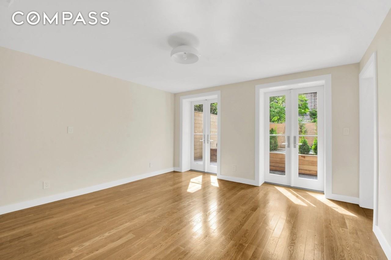 466 Henry St #1 - Photo 5 of 10