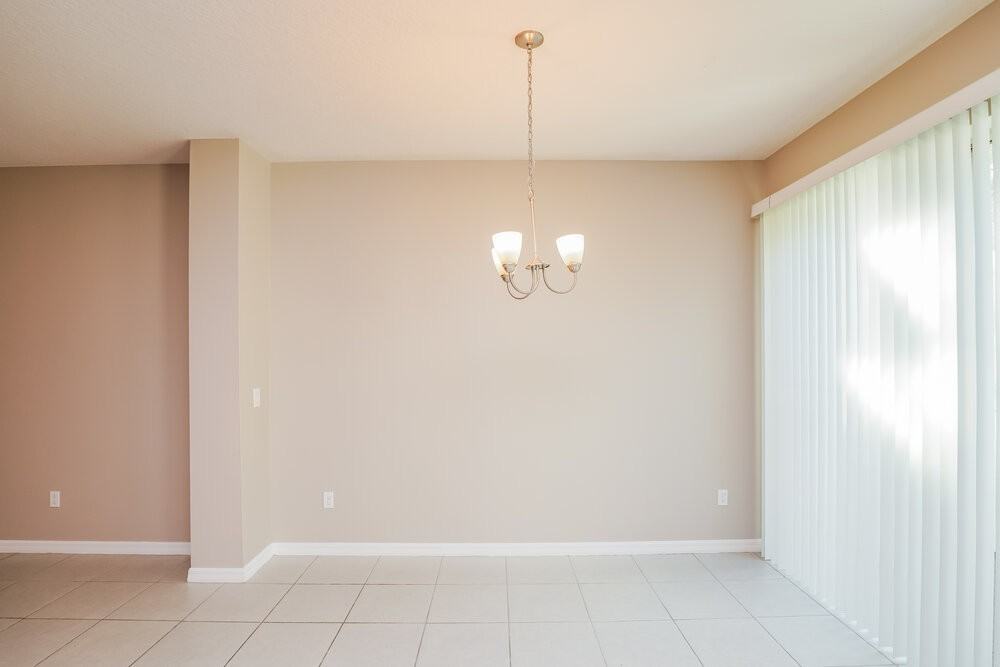 1310 E 10th St - Photo 5 of 17